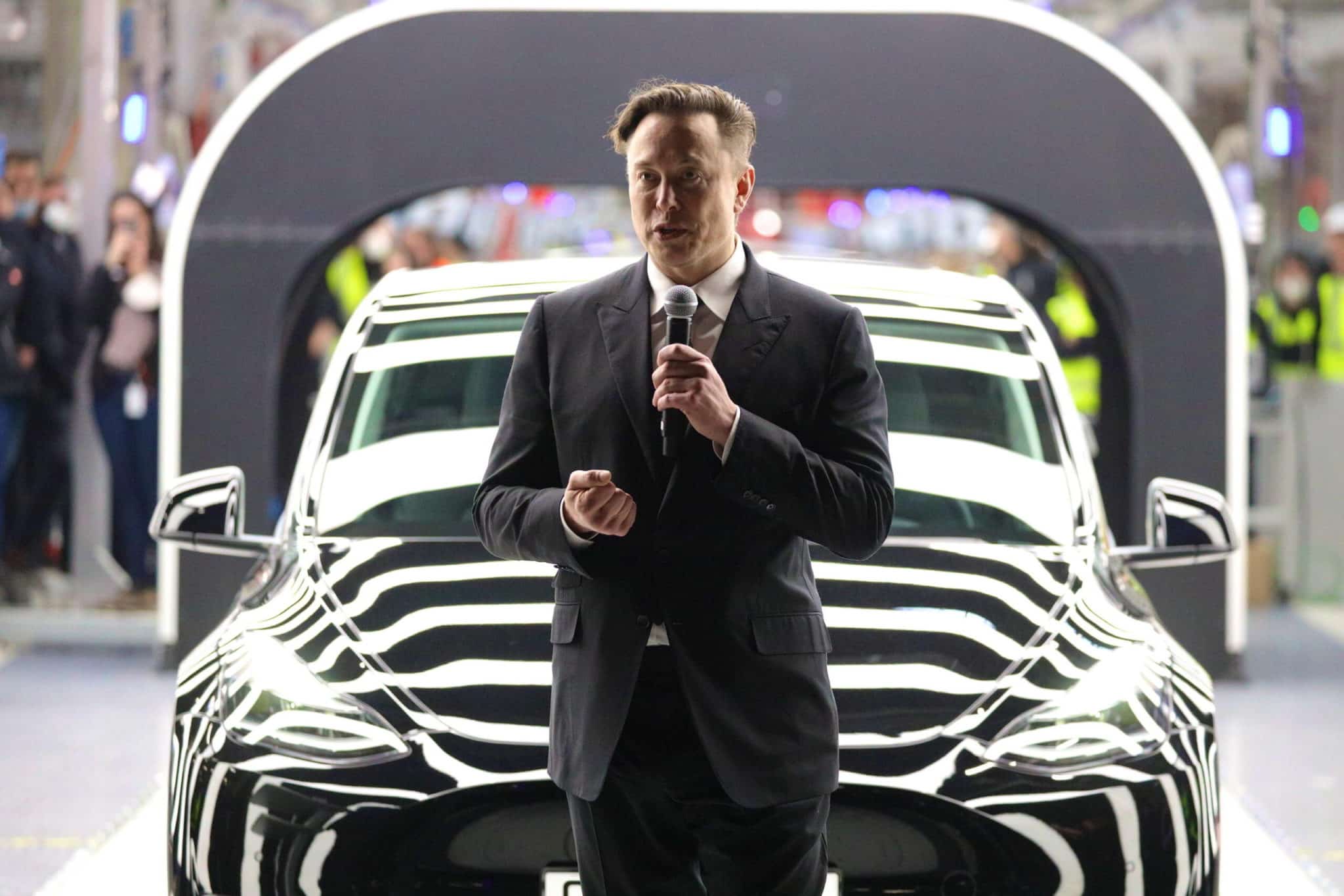 I produttori di Blade Runner 2049 contro Elon Musk: «Ha rubato dal film le immagini per la Cybercab» 1 elon musk tesla scaled.jpg