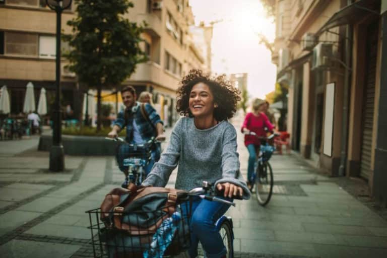 Queste sono le città italiane dove puoi viaggiare e fare attività a costo zero 3 esplorare la citta.jpg