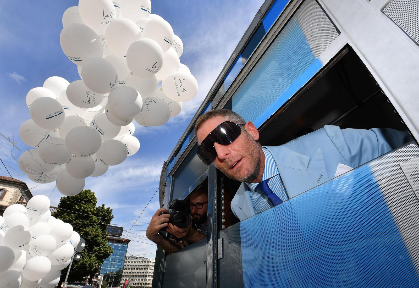 La chiusura degli occhiali, i debiti condonati, l’avventura svizzera: Lapo Elkann però non riesce a ripartire e perde quasi un milione 1 lapo elkann perdite aziende.jpeg