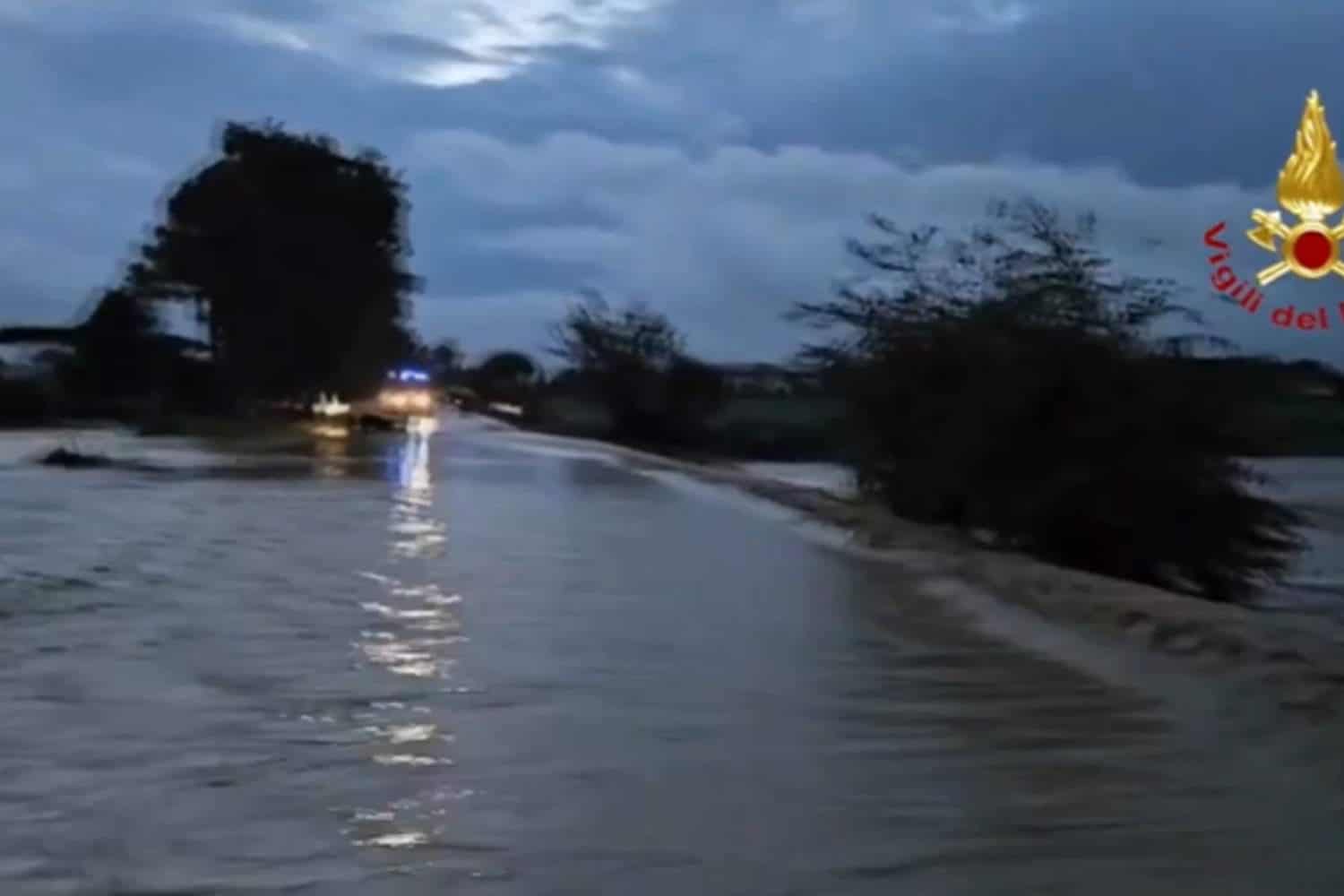 Piogge torrenziali, fiumi in piena e allagamenti da Nord a Sud: è allerta in almeno 5 Regioni 1 livorno piogge.jpg