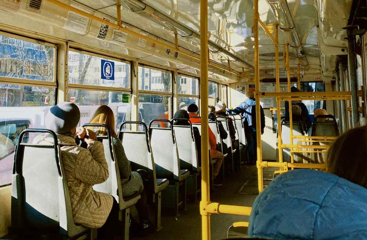 Modena, sul bus multata accompagnatrice di 15enne disabile: «Non basta l’abbonamento, serve il certificato» 1 modena multa acompagnatrice ragazza disabile.jpg