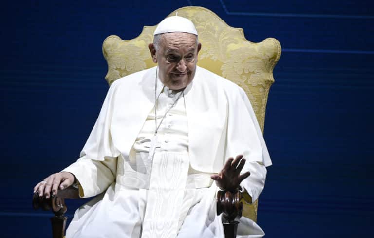 papa bergoglio scaled.jpg