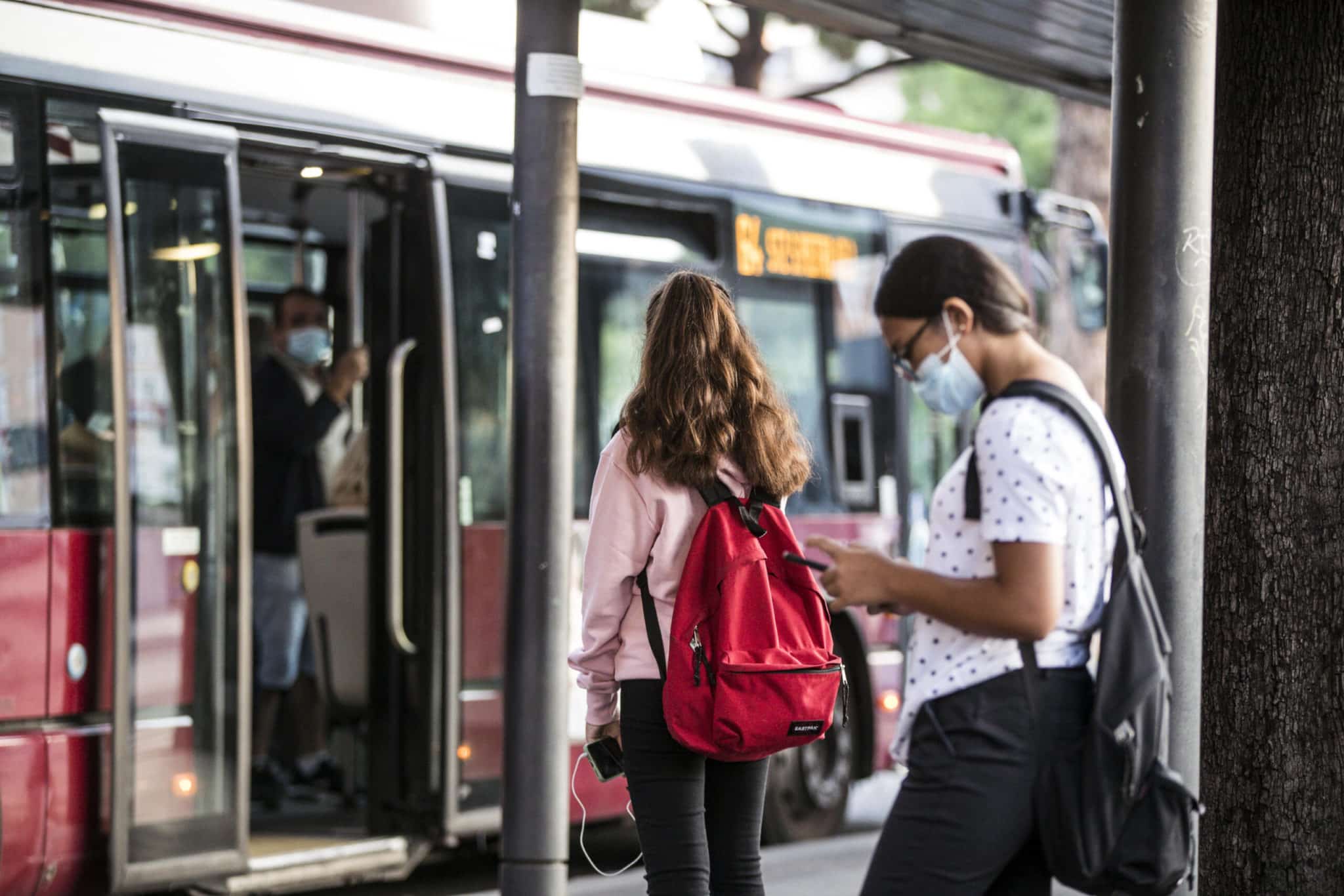 Piacenza, ragazzina di 14 anni travolta e uccisa da un autobus all’uscita di scuola 1 pendolari scaled.jpeg
