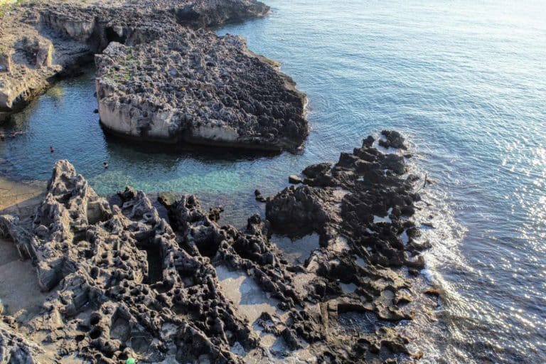 piscine naturali di Marina Serra 1.jpg