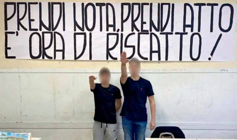 saluti fascisti scuola roma.jpg