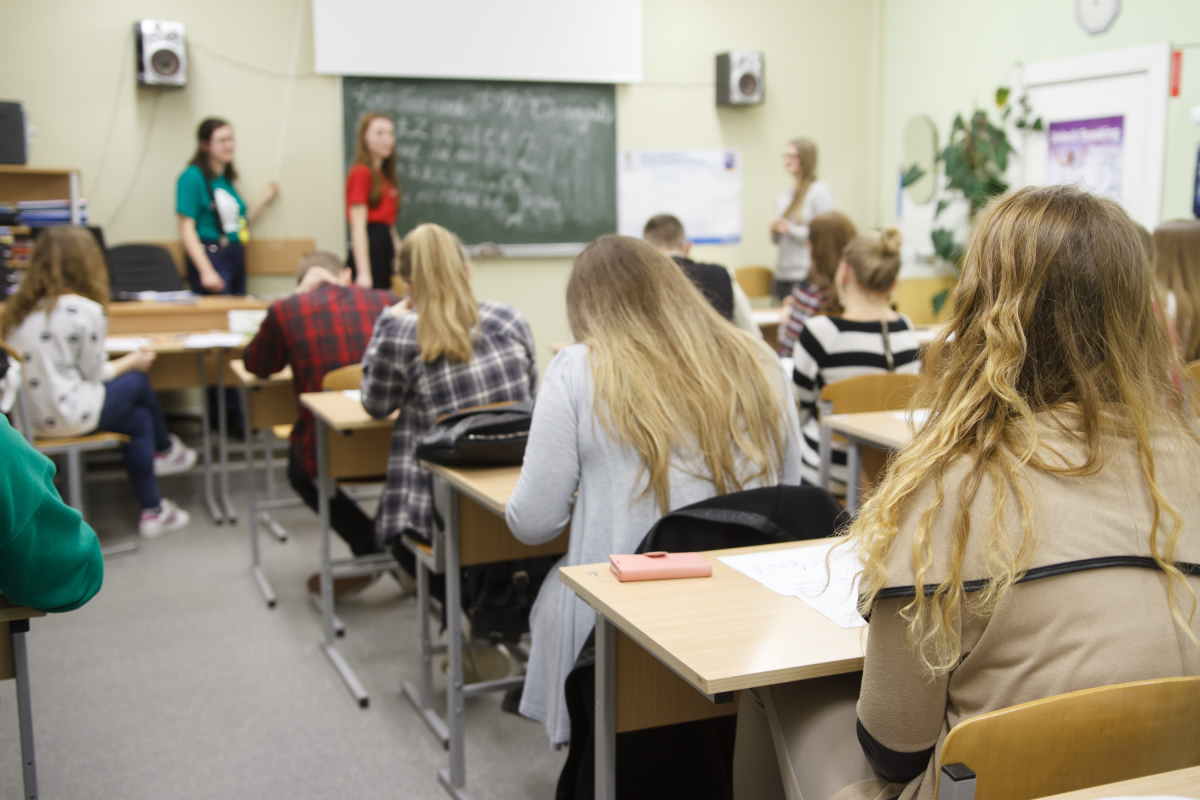 In Finlandia la lotta contro le fake news inizia dalle scuole: così si insegna agli studenti a riconoscerle 1 scuole superiori cover.jpg
