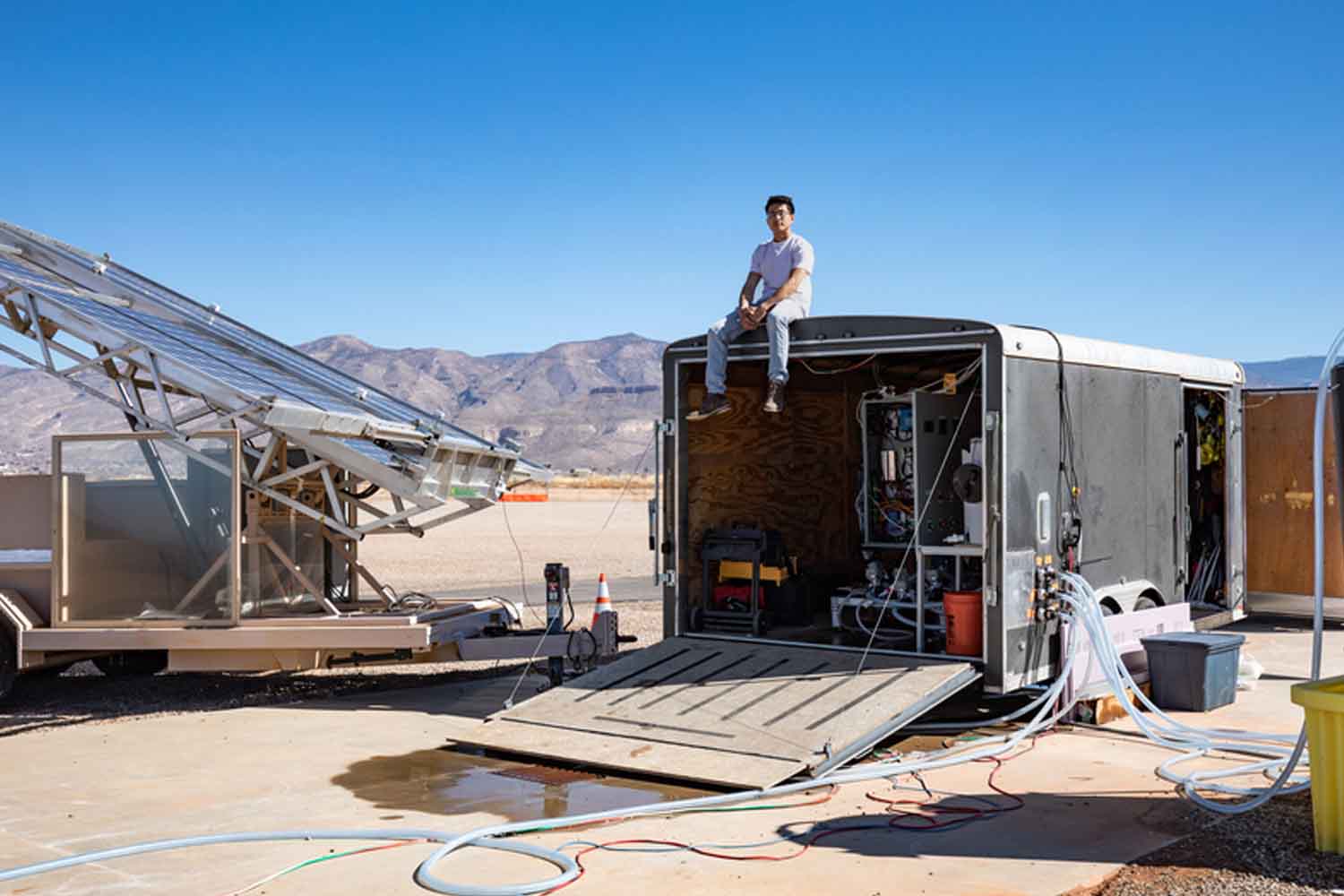 Il MIT ha sviluppato un sistema di desalinizzazione solare senza batteria che produce oltre 5.000 litri di acqua potabile al giorno 1 sistema di desalinizzazione solare senza batteria del MIT.jpg