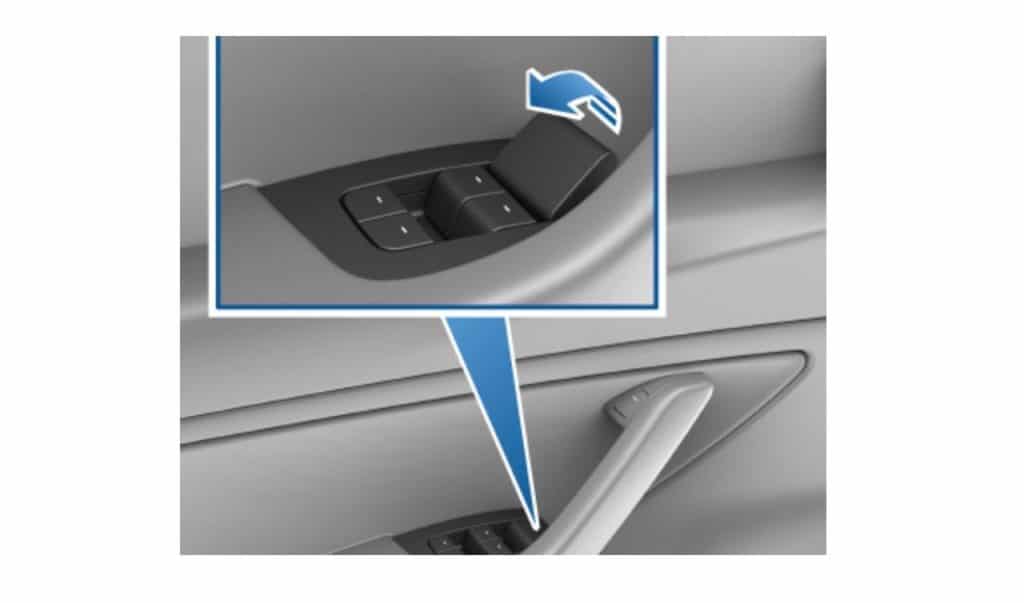 Apertura di emergenza porte anteriori Tesla Model Y.jpg