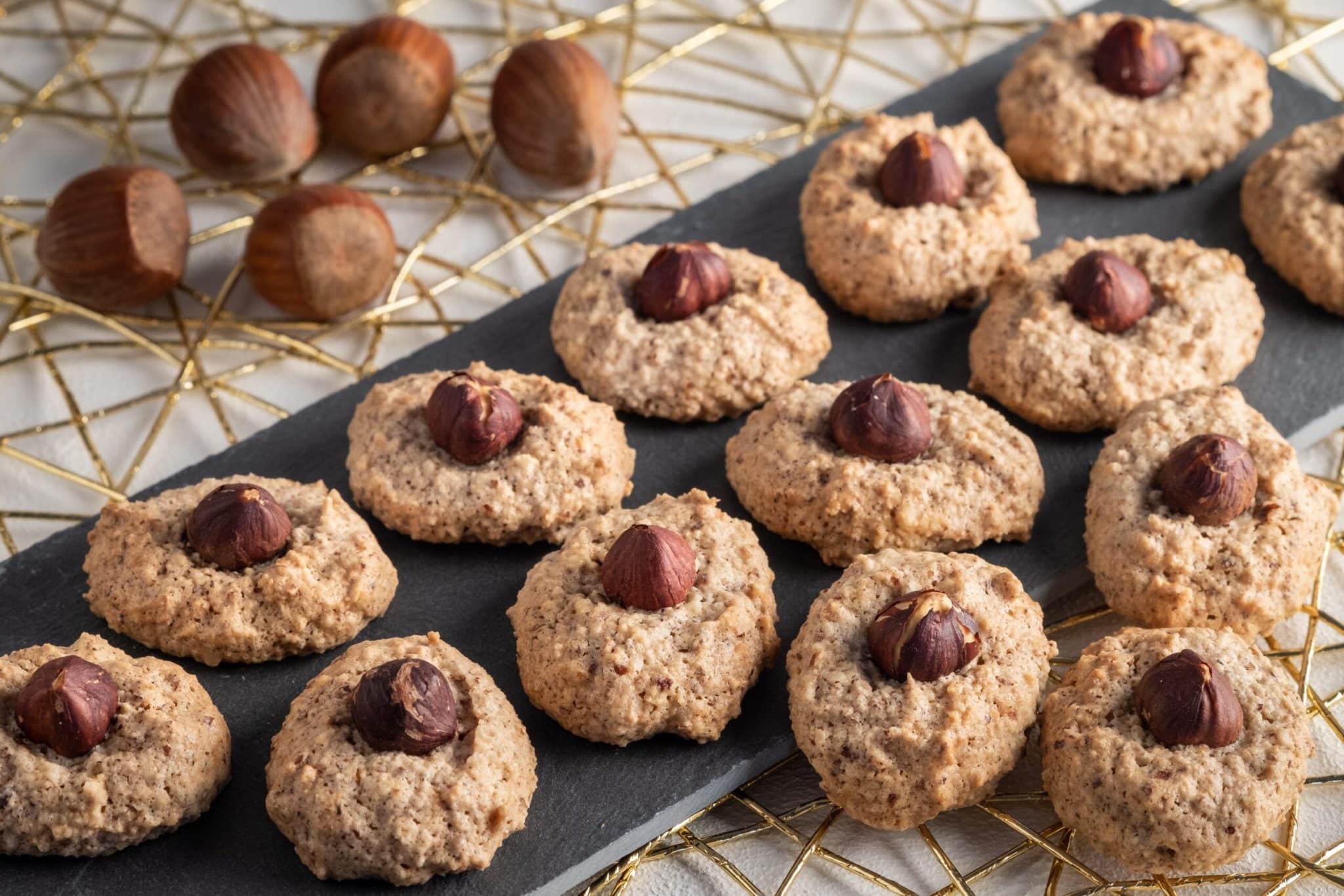 Biscotti mele e nocciole scaled.jpg