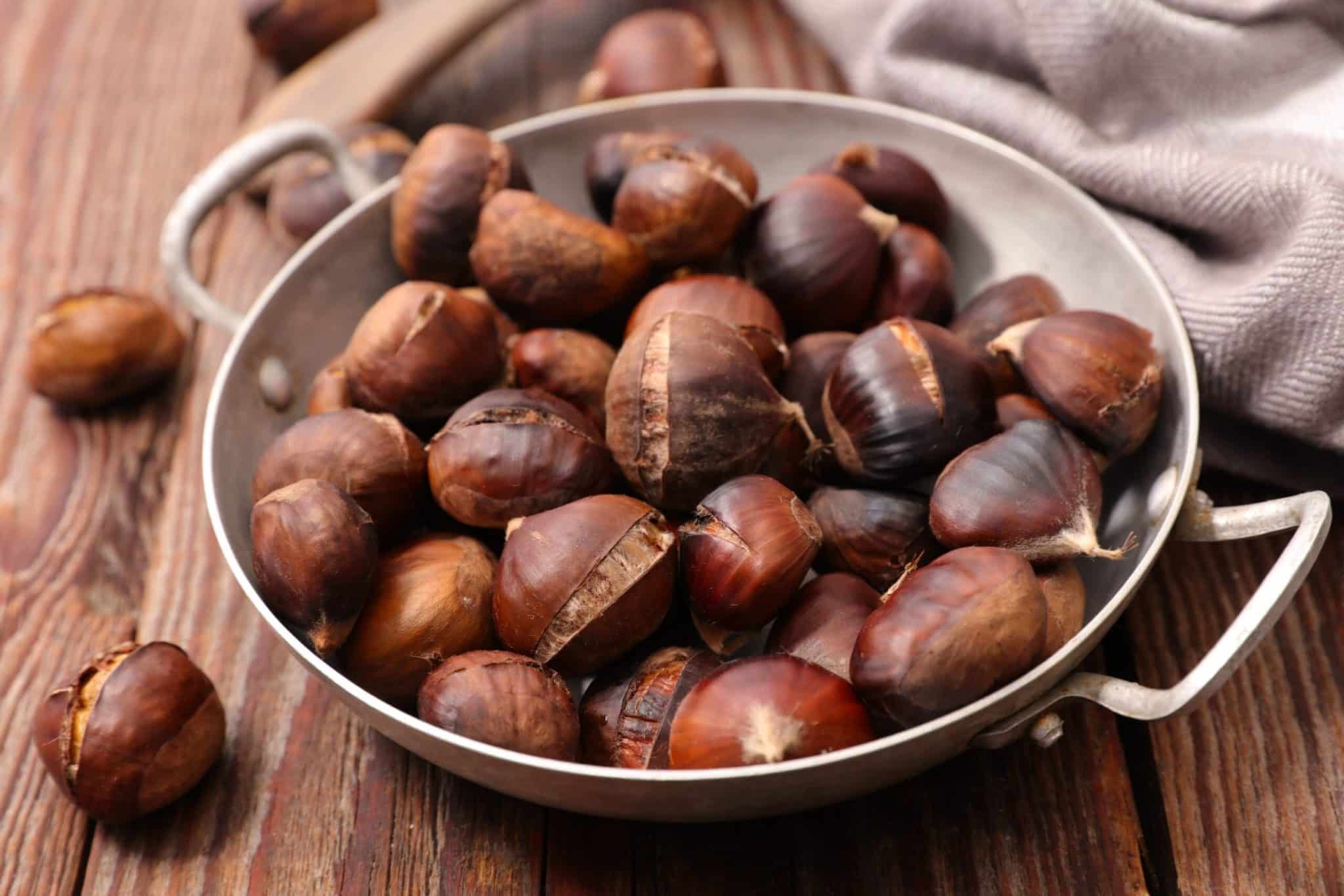 Castagne in padella scaled.jpg