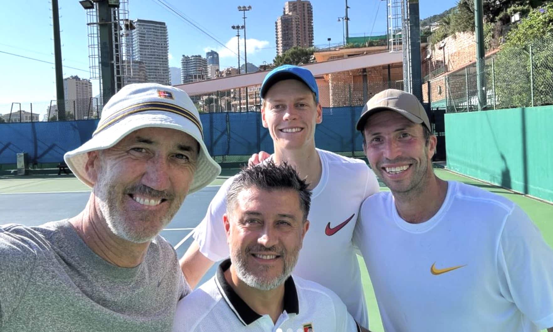 Sinner si prepara alle Atp Finals, il coach Cahill: «Ci vediamo presto a Torino». Domani l’esordio di Paolini alle Wta Finals di Riad 1 Darren Cahill sinner torino finals atp.jpg