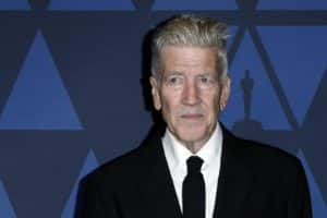 David Lynch non puo uscire di casa per un enfisema polmonare scaled.jpg