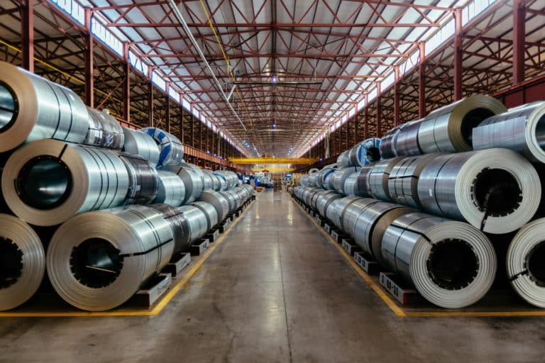 Industria che produce alluminio.jpg