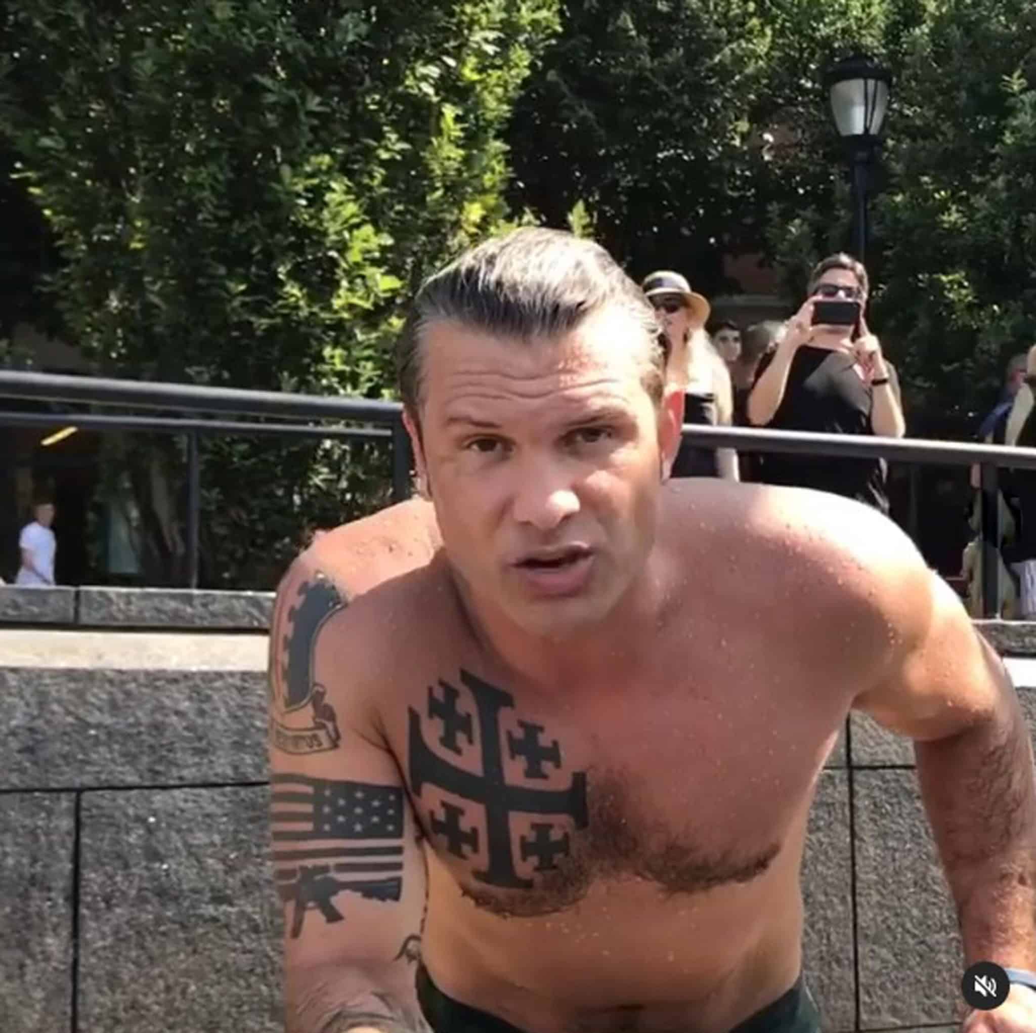 Pete Hegseth luomo scelto da Trump per il Pentagono accusato di violenza sessuale scaled.jpg