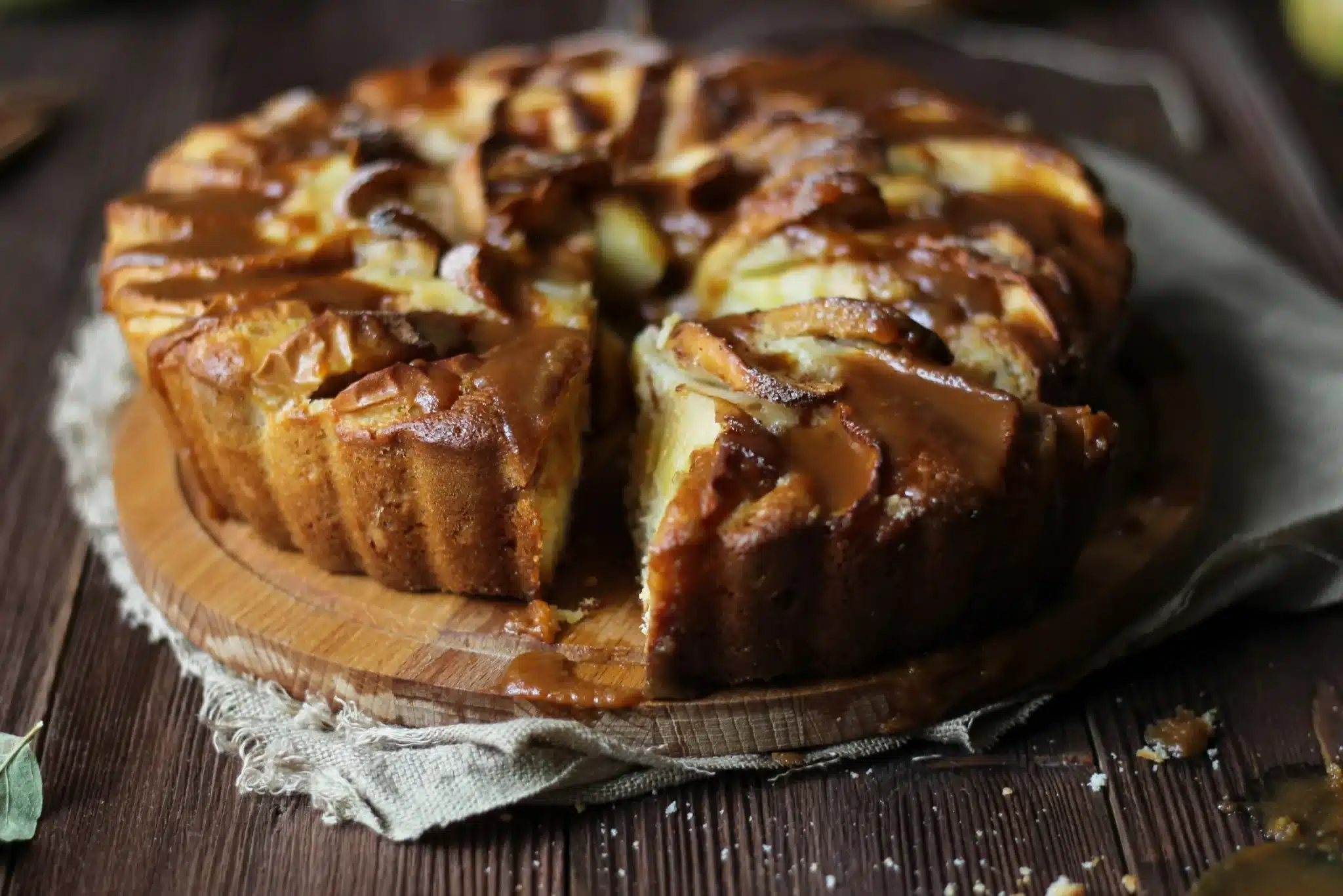 Torta di mele caramellata scaled.jpg.webp