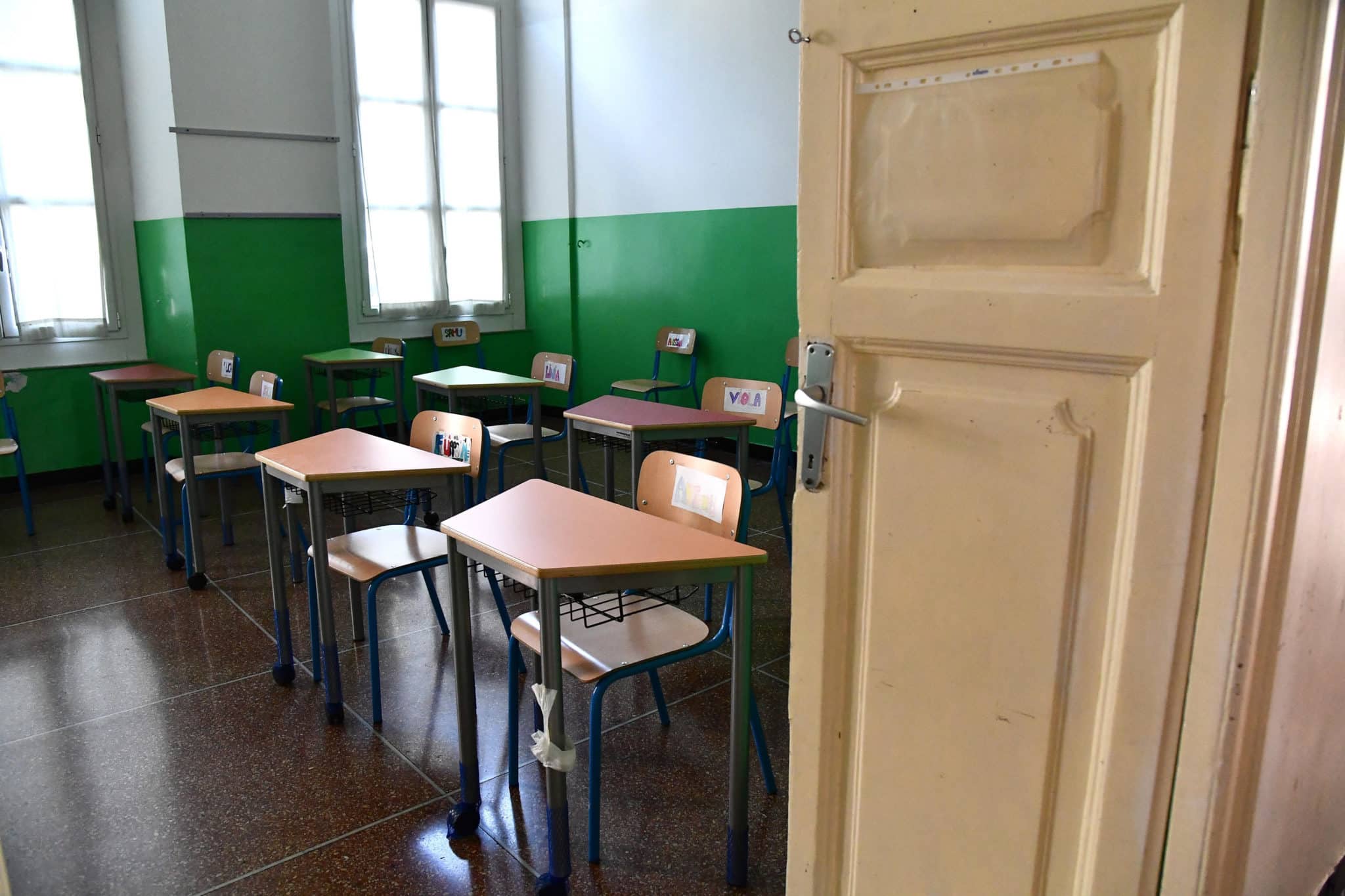 banchi scuola.jpeg