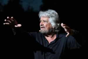 beppe grillo teatro fondo nero m5s battaglie scaled.jpg