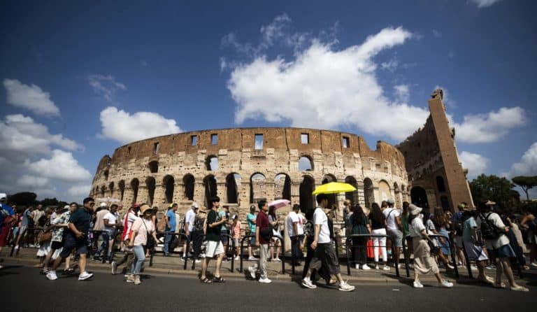 colosseo turismo scaled.jpg