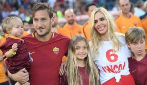 ilary blasi francesco totti abbandono minore denuncia.jpg