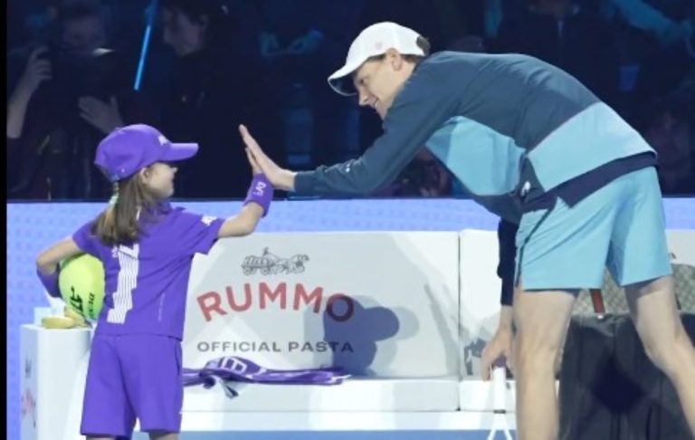 jannik sinner bambina atp finals torino video.jpg