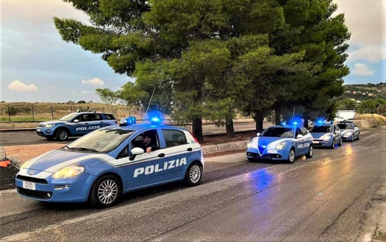 polizia scaled.jpg