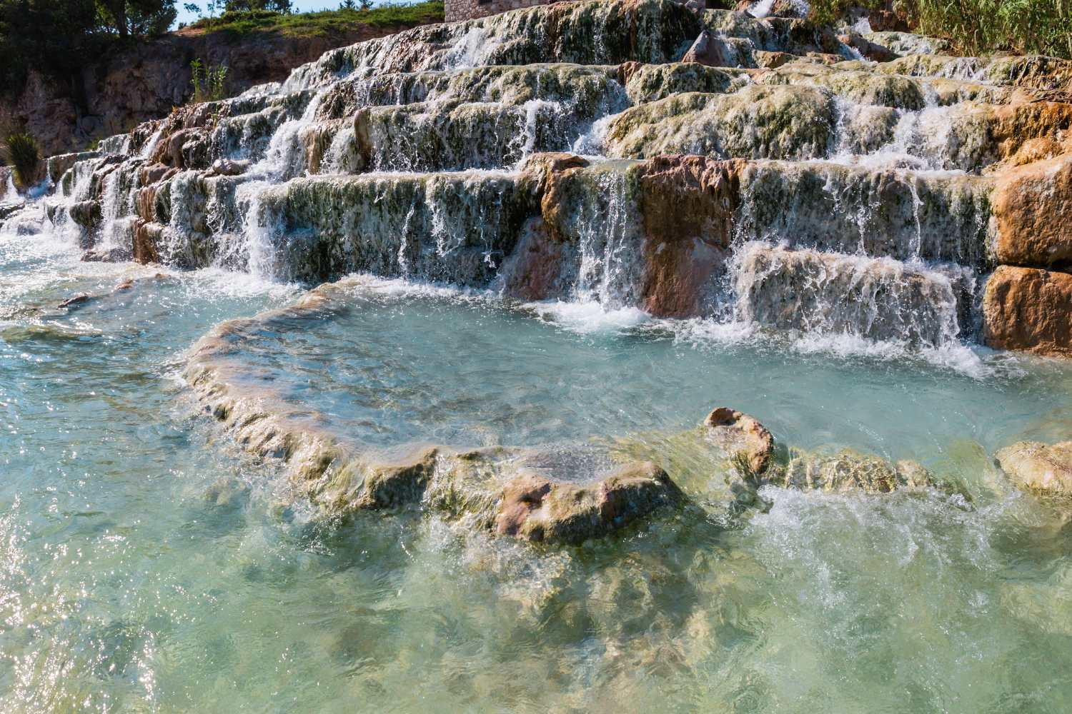 Le migliori terme italiane dove rilassarsi questo autunno 1 terme di saturnia.jpg