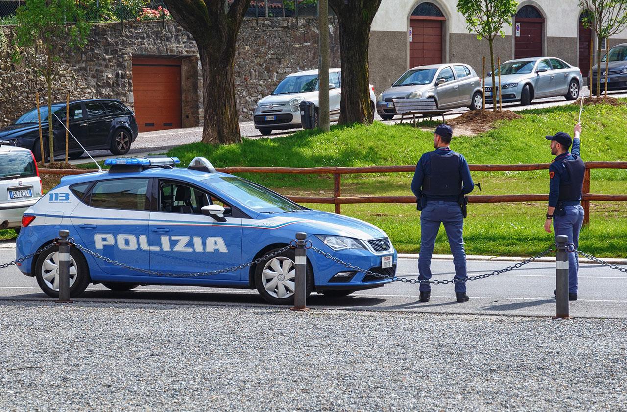 Controllo polizia su strada.jpg