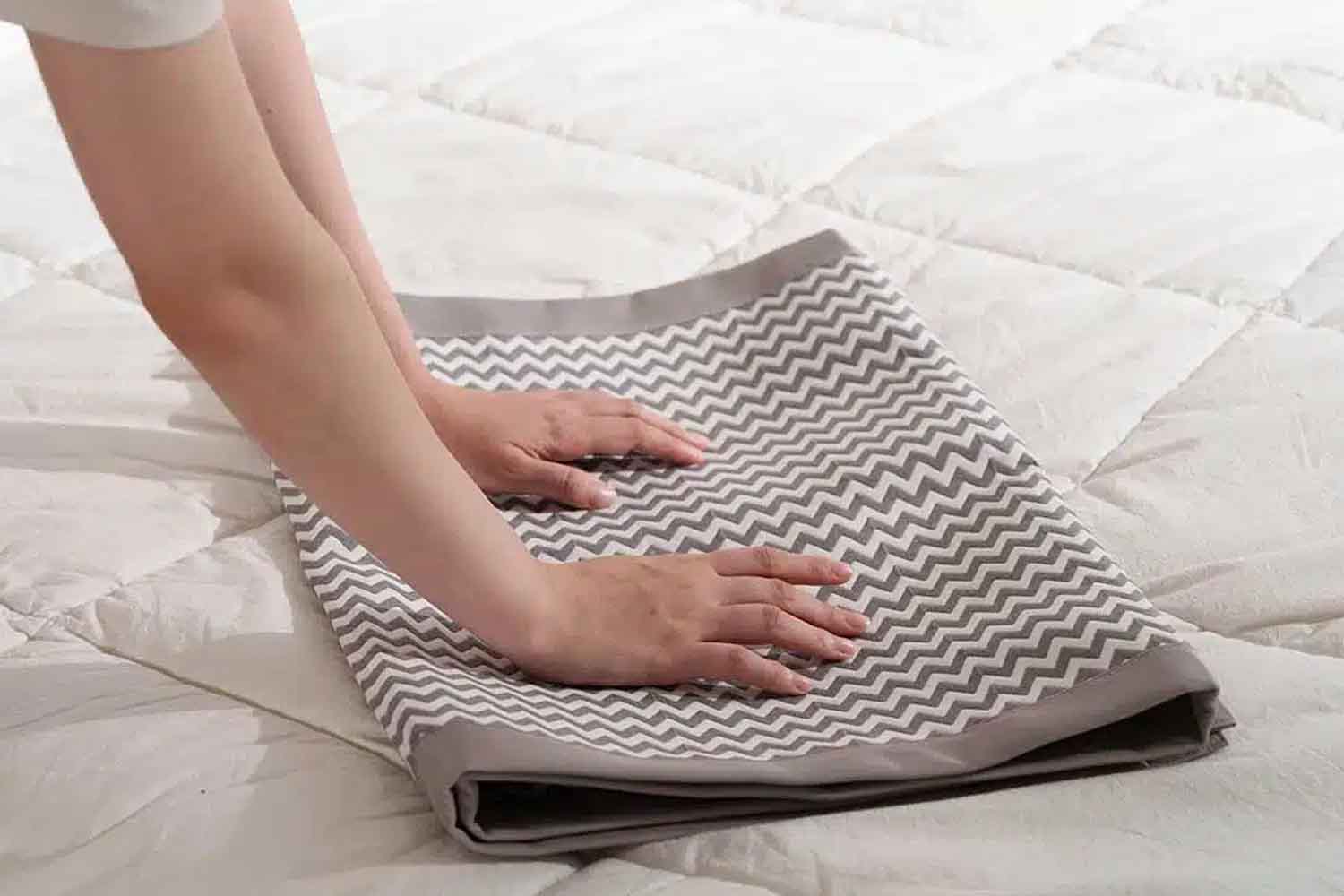Ecco la coperta riscaldante in carbonio ultrasottile che misura solo 1 mm 1 Coperta riscaldante GenHeat.jpg