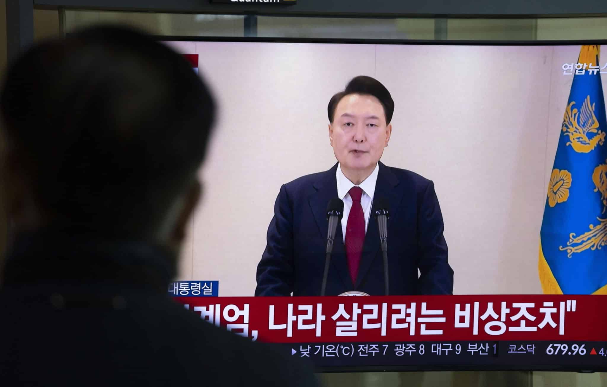 Corea del Sud, il presidente Yoon difende la legge marziale: «Il Parlamento è un mostro che distrugge la democrazia» 1 Corea del Sud il presidente Yoon difende la legge marziale e attacca Il Parlamento e un mostro che distrugge la democrazia scaled.jpg
