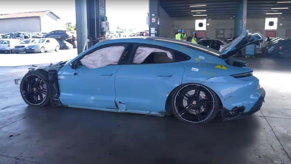 Demolire un’auto elettrica: come si ricicla la batteria? 1 Demolizione auto elettrica Ingegneria Italia 1024x578.jpg
