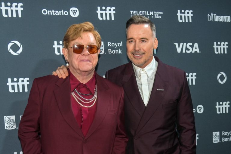 Elton John la confessione straziante Ho perso la vista min scaled.jpg