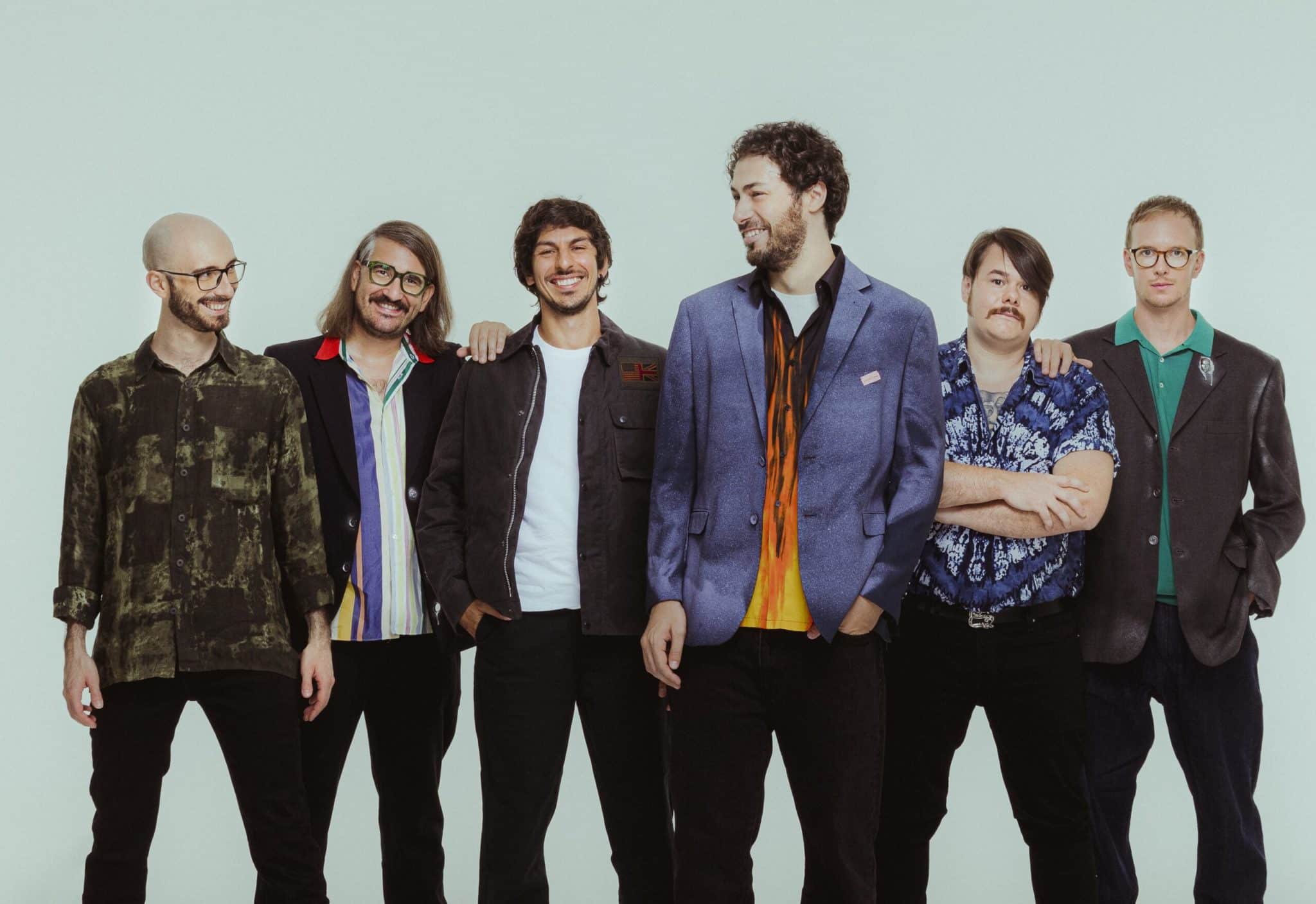 «Hello World», il nuovo album dei Pinguini Tattici Nucleari: «Presentiamo un lato inedito del gruppo» – L’intervista 1 PTN FOTO UFFICIALE ph. Adriana Tedeschi 2 scaled.jpg