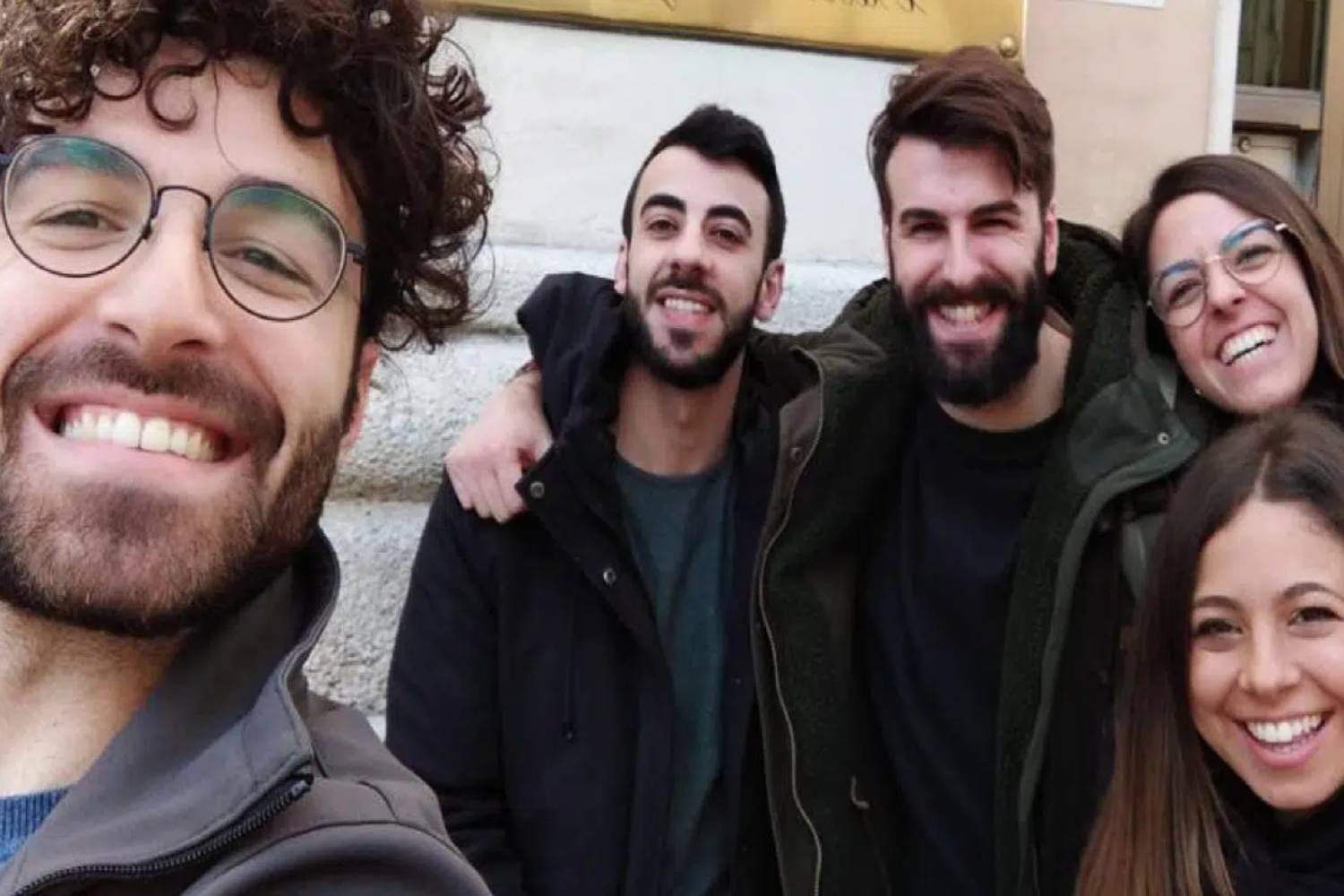 Questa startup di Sassari ha creato una bioplastica ecologica e sostenibile con gli scarti del pesce che si dissolve completamente in acqua 1 Plastica pesce.jpg