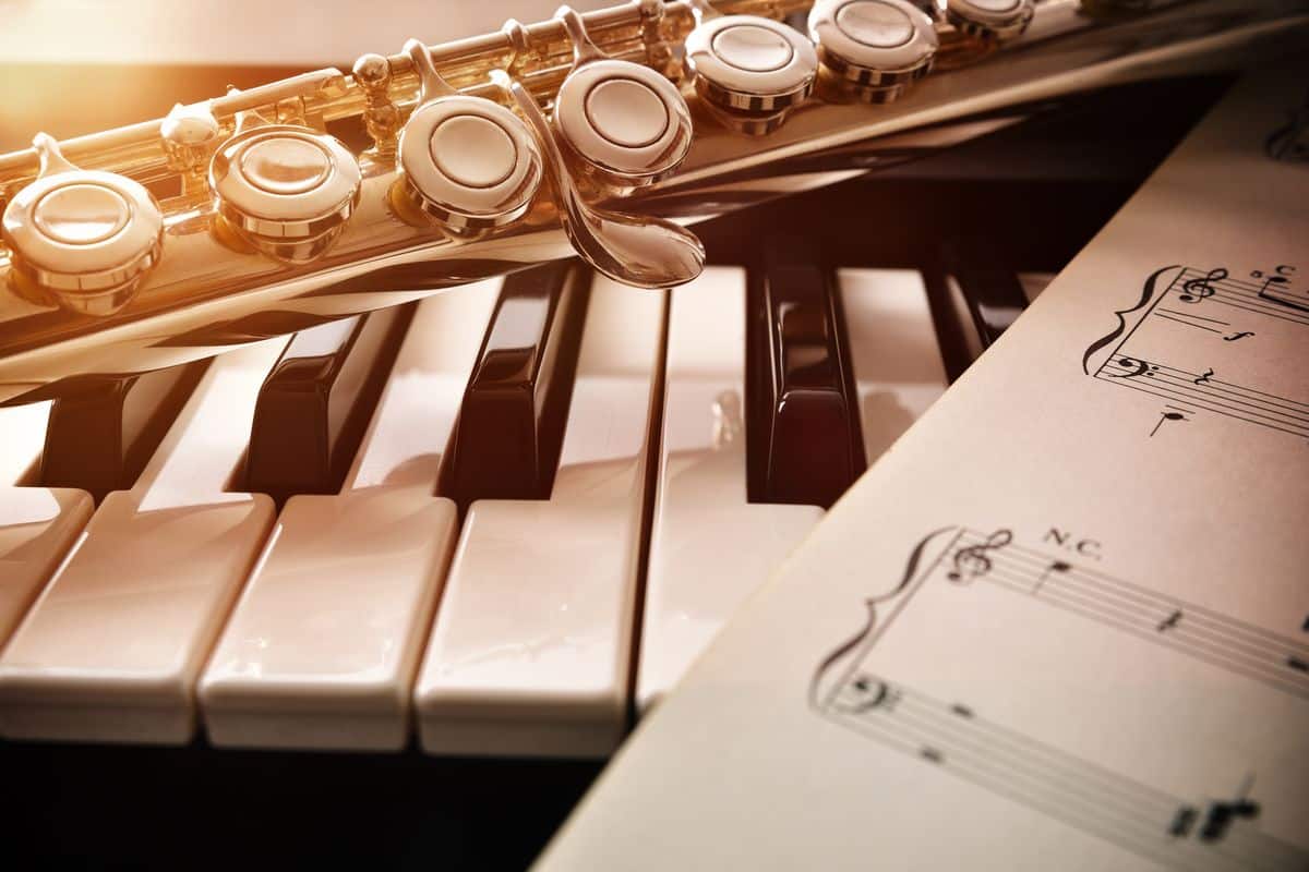 SH musica pianoforte flauto pentagramma.jpg