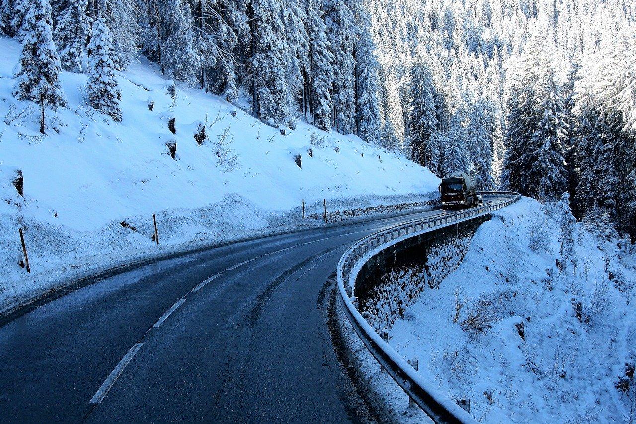 Strada invernale.jpg