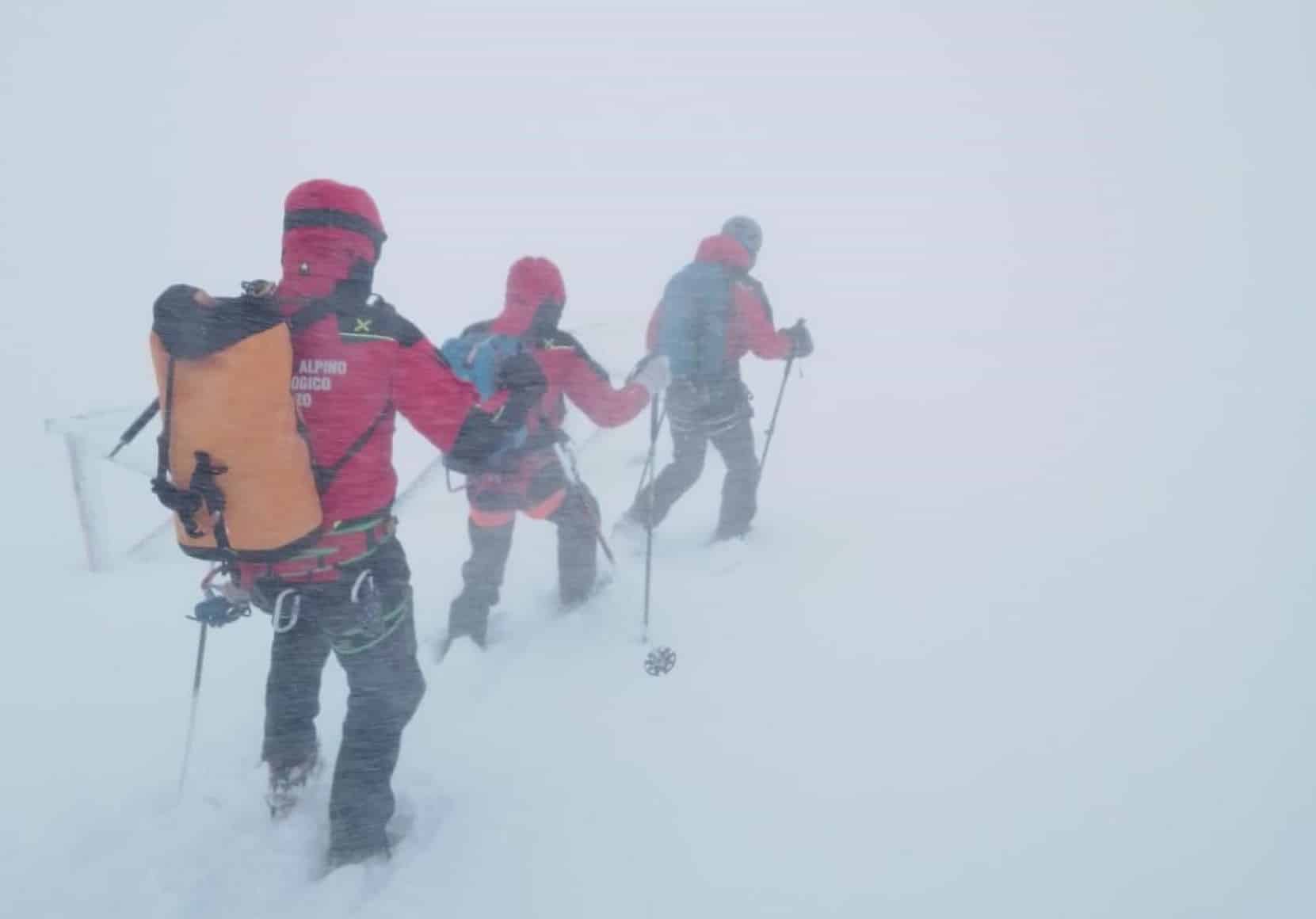 alpinisti bloccati gran sasso.jpg