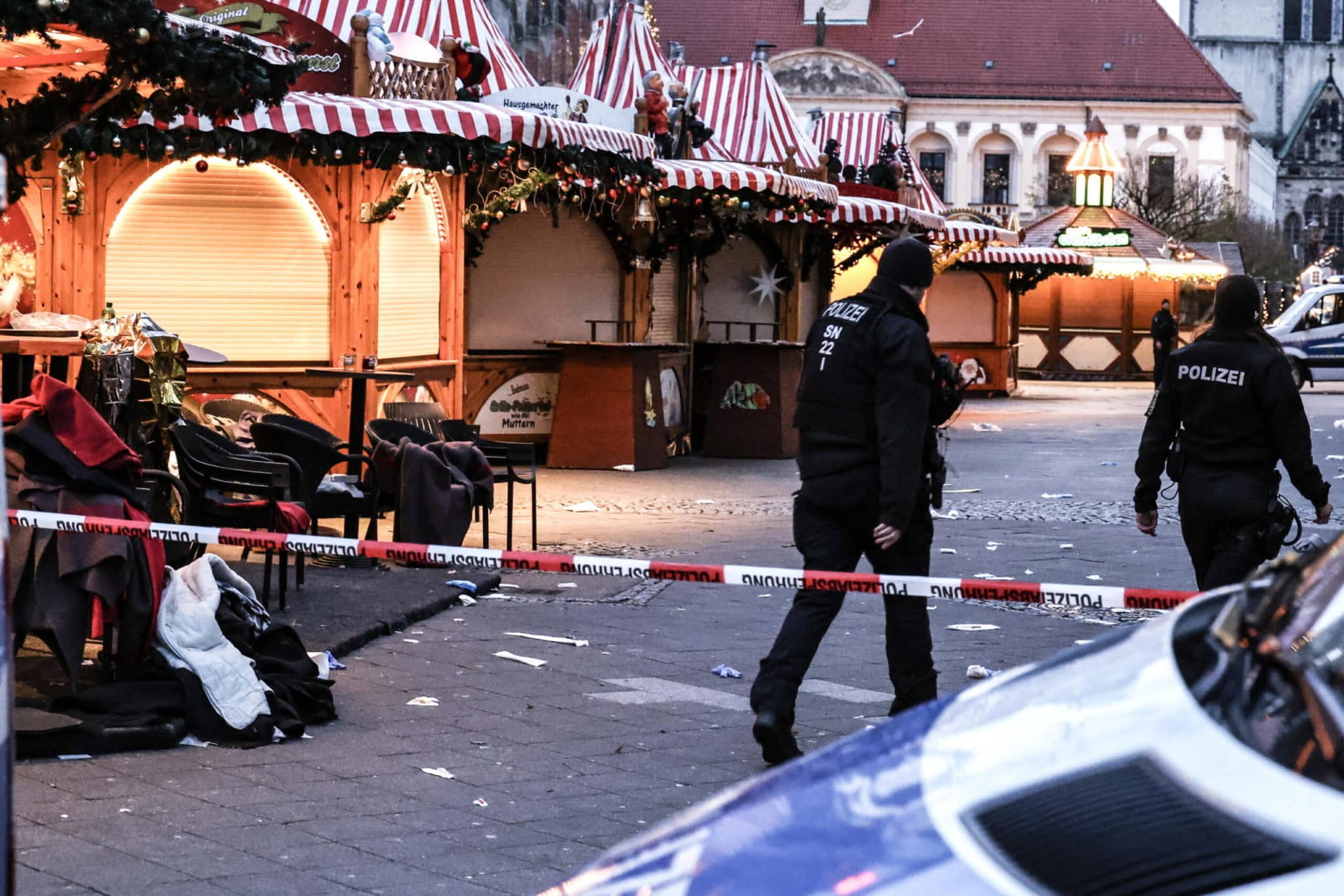Attentato a Magdeburgo, c’è anche un italo-tedesco tra i feriti: ha subito operazioni alle gambe e a una caviglia 1 attentato magdeburgo ferito italiano operazione gambe caviglia scaled.jpg