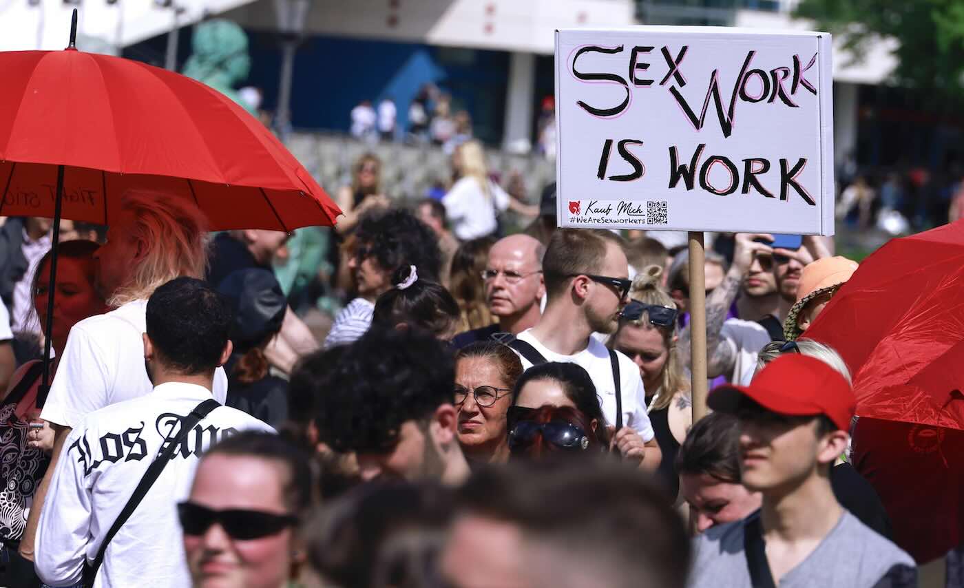 Belgio, entra in vigore la prima legge sul sex work: pensioni, contratti stabili e tutele legali per chi lavora con il sesso 1 belgio sex worker.jpeg