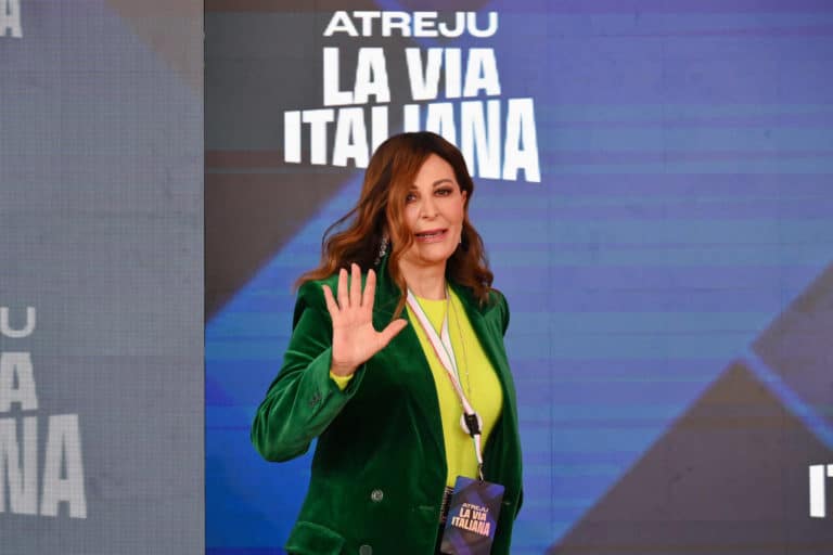 daniela santanche vestito albero di natale scaled.jpg