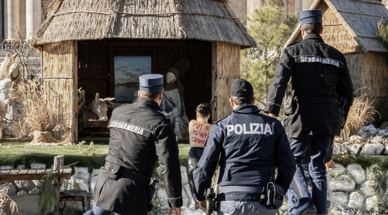 femen attivista ucraina bambinello furto san pietro.png