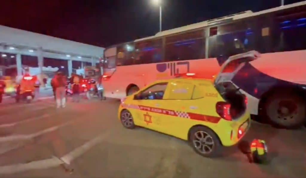 gerusalemme sparatoria autobus ferito dodicenne.jpg