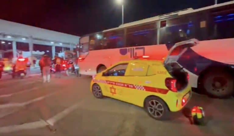 gerusalemme sparatoria autobus ferito dodicenne.jpg