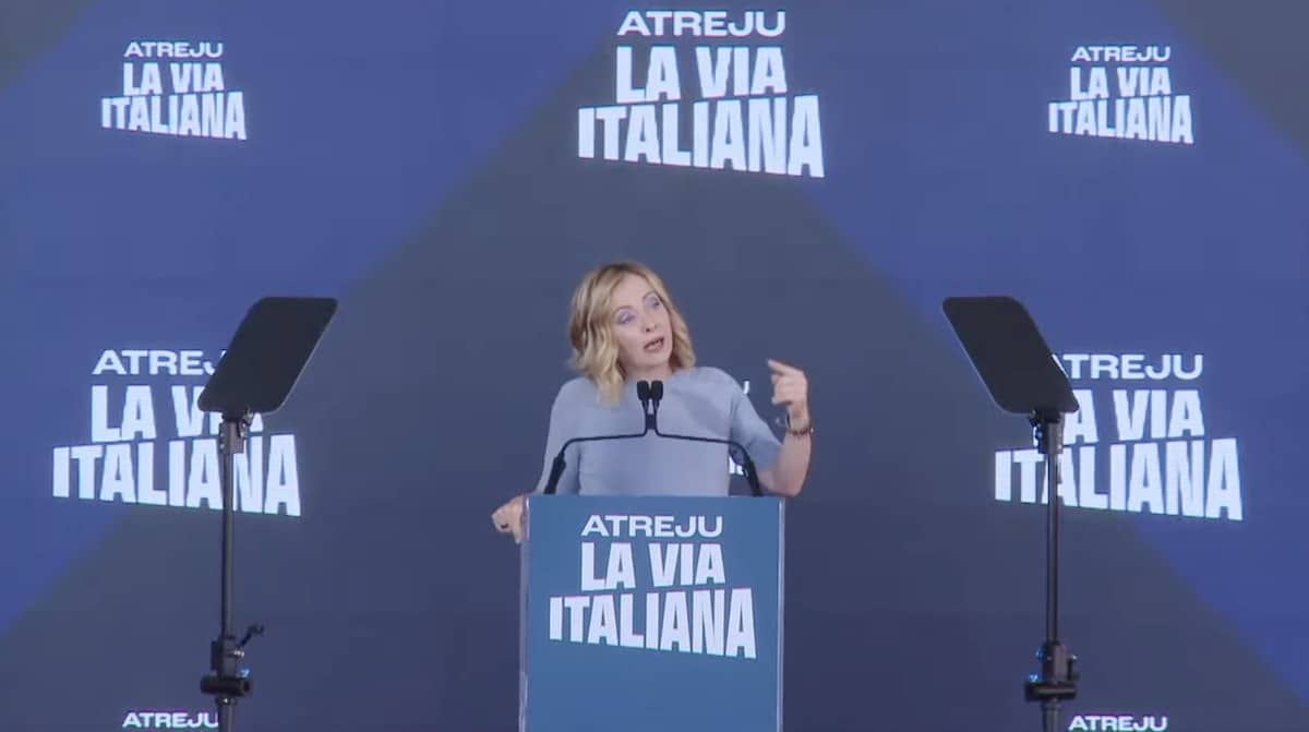 Meloni contro Landini e Schlein: «Le si inceppa la lingua a dire “Stellantis”, preferisce i carri del gay Pride e i balletti con J-Ax» 1 giorgia meloni atreju sindacati stellantis schlein.jpg