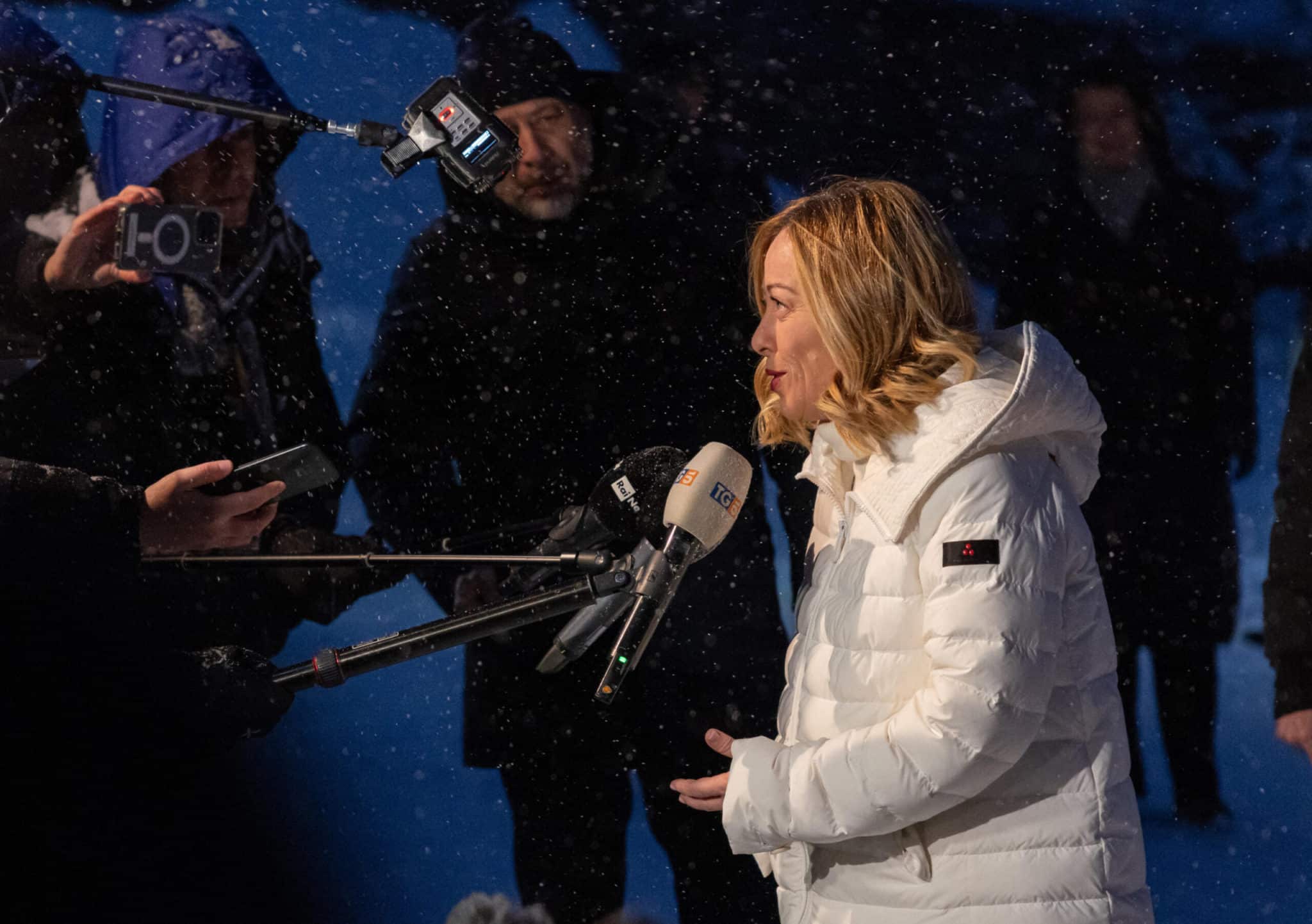 giorgia meloni babbo natale scaled.jpg
