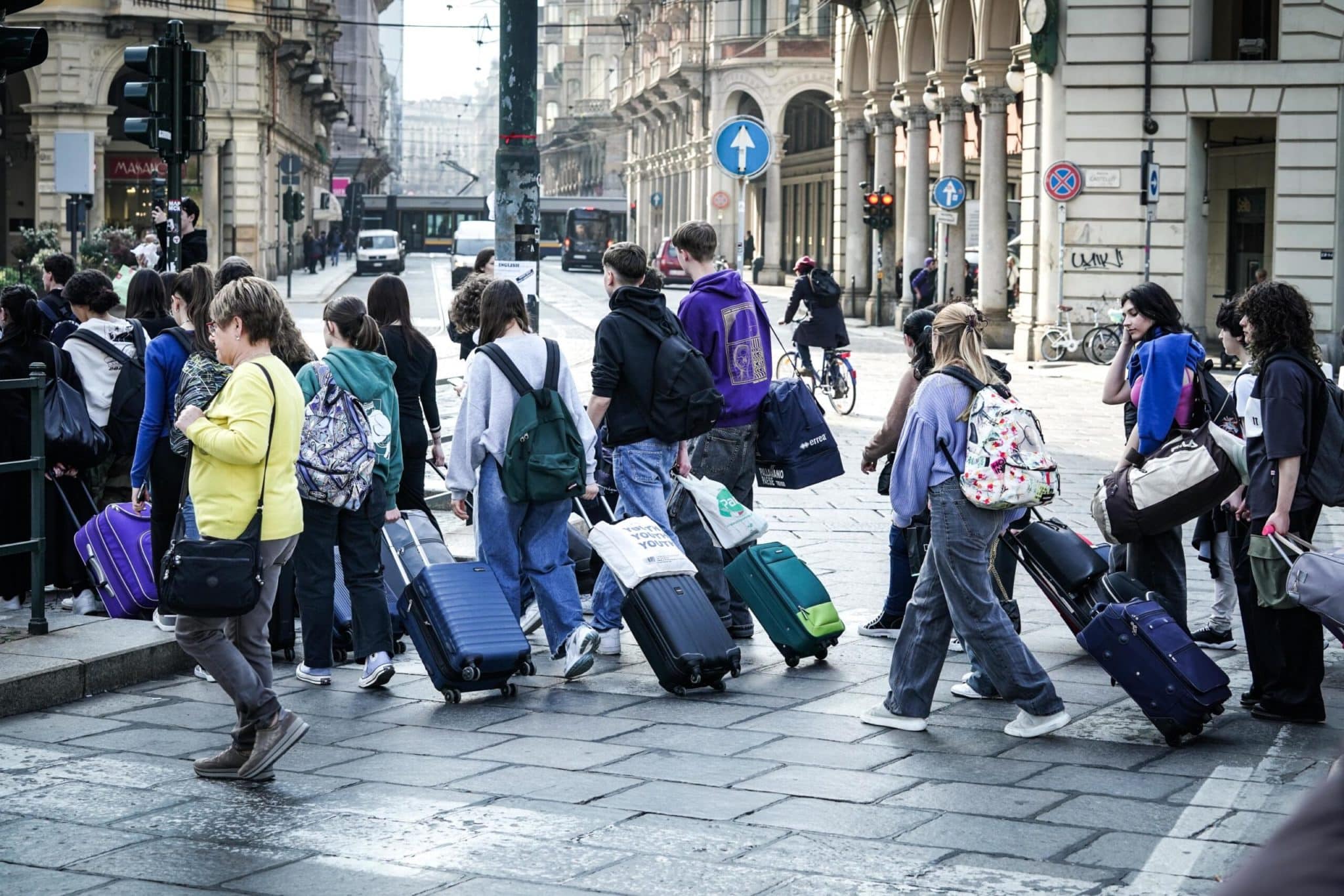 Salvini e la nuova linea sulle gite: da gennaio le gestiranno gli uffici scolastici regionali. I presidi: «Si rischia lo stop alle uscite» 1 gite scolastiche riforme appalti scaled.jpg