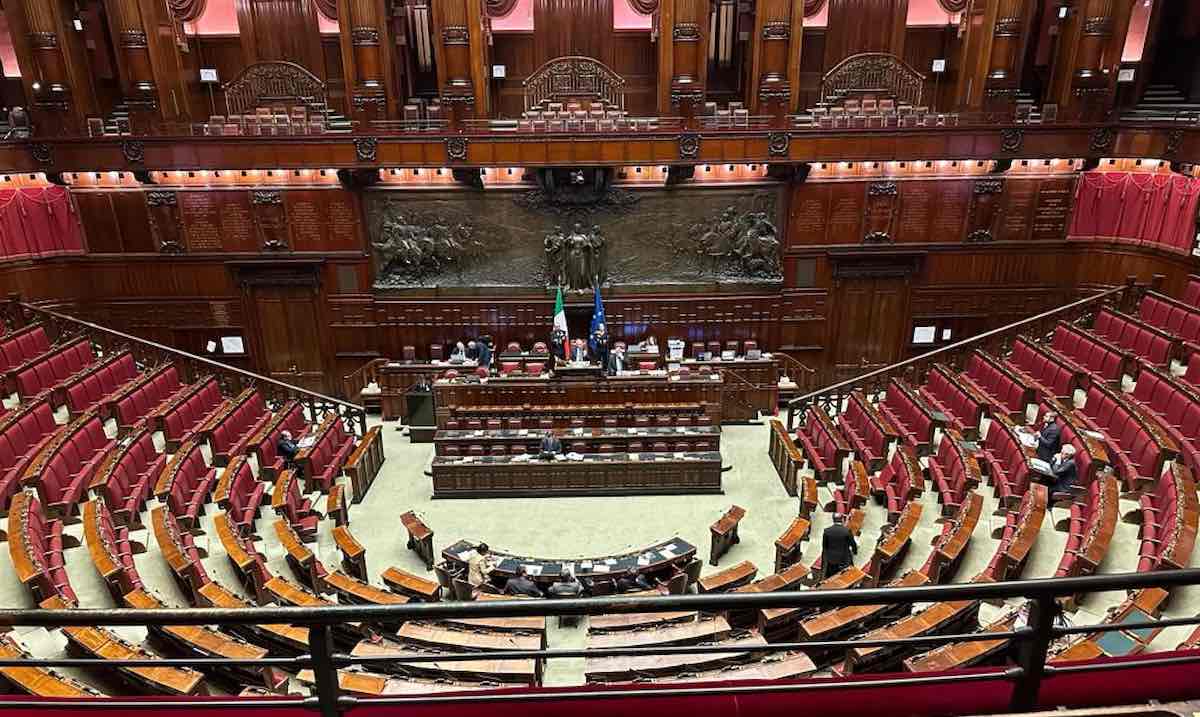 Manovra, il governo cambia idea (di nuovo) sulla norma «anti-Renzi» 1 manovra 2025 norma anti renzi voto.jpg