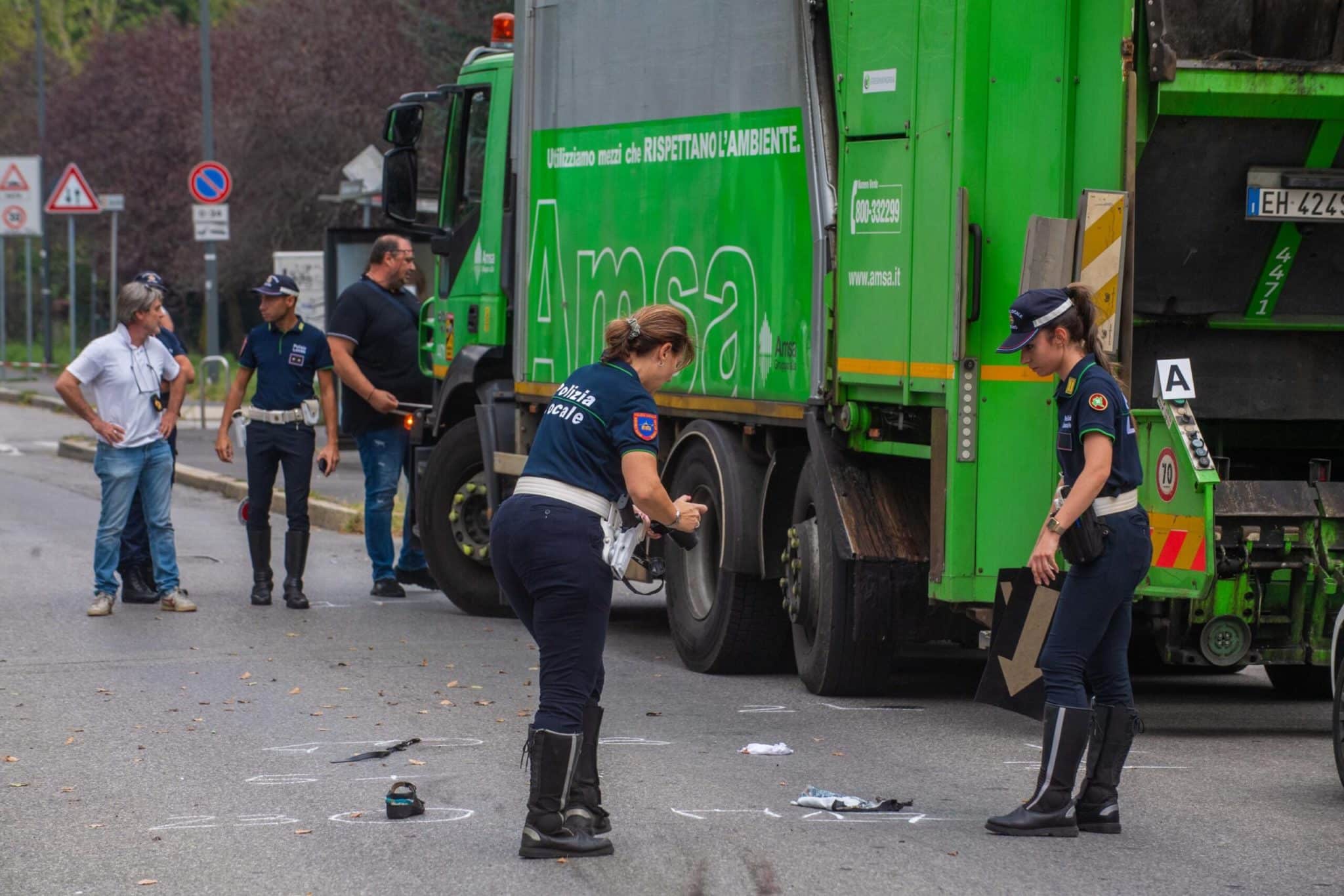 operaio schiacciato camion rifiuti milano scaled.jpg