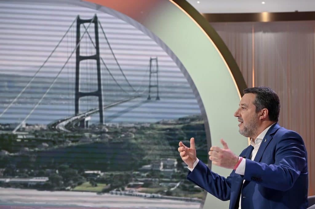 ponte stretto salvini.jpeg