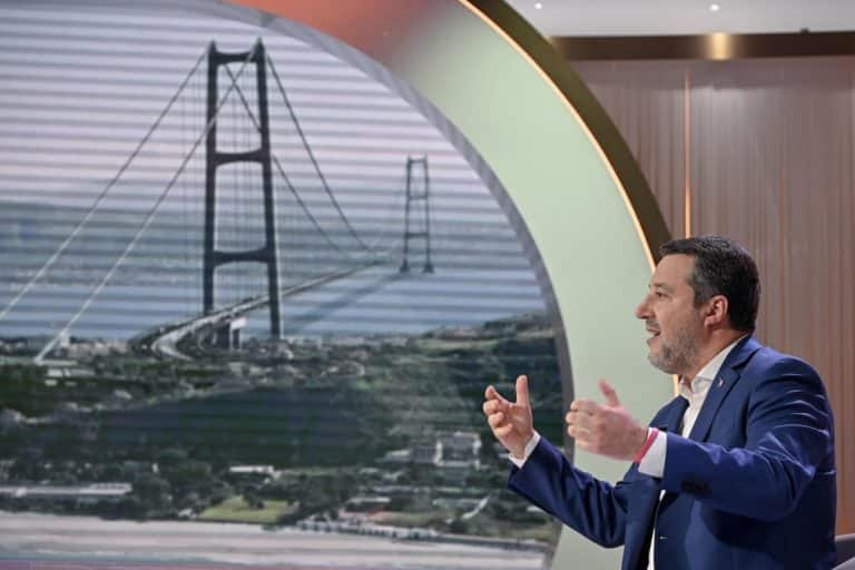 ponte stretto salvini.jpeg