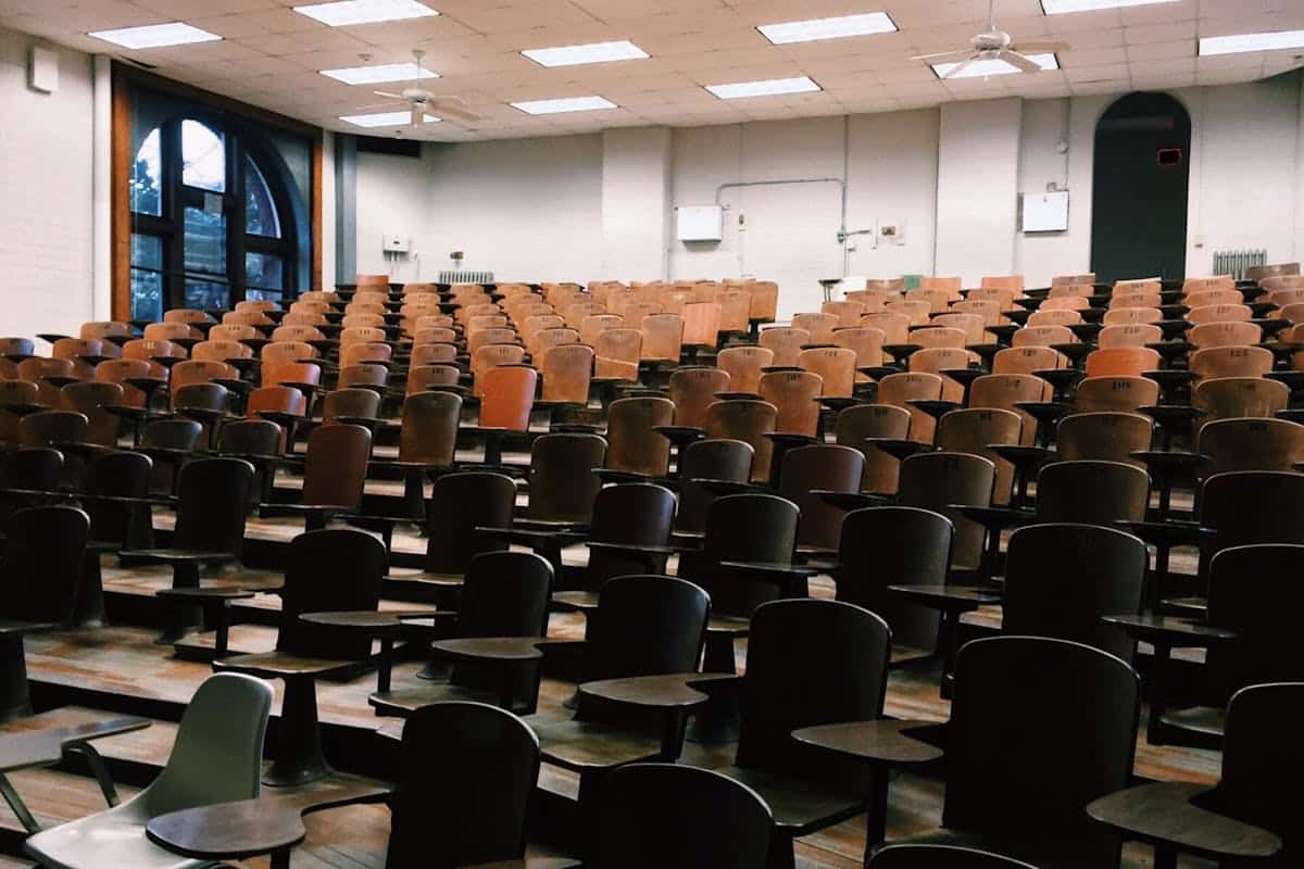 Sono scese le bollette della luce e il rettore dell’Università di Genova chiede di usare quei risparmi per quadruplicarsi lo stipendio 1 rettore genova.jpg
